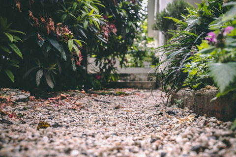 grindpad als waterdoorlatende verharding in de tuin