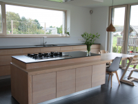 Keuken in rubberwood en eik